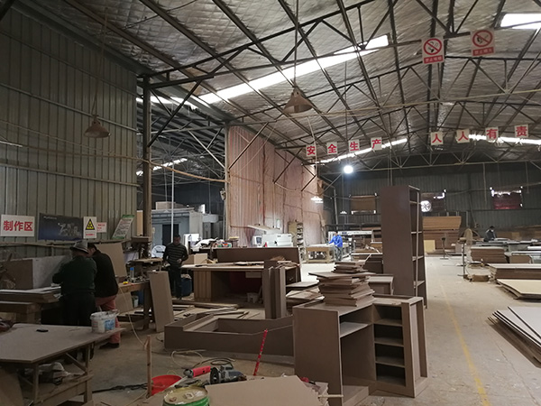 展柜生产基地木工制作区域2